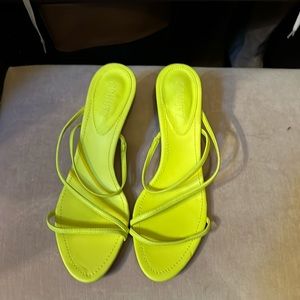 New without box women’s size 8 Schutz kitten heel sandals